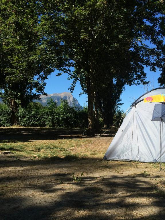 埃姆布能 Camping Les Grillons酒店 外观 照片
