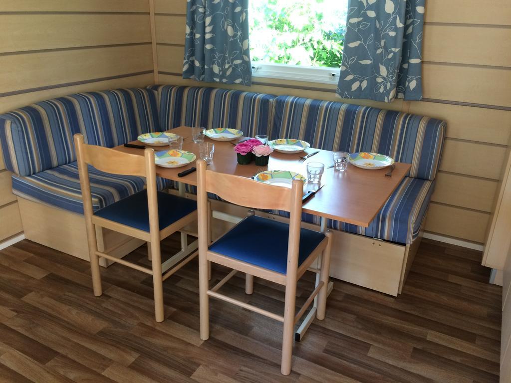 埃姆布能 Camping Les Grillons酒店 外观 照片