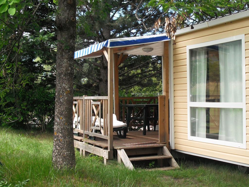 埃姆布能 Camping Les Grillons酒店 外观 照片