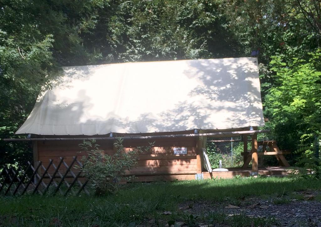 埃姆布能 Camping Les Grillons酒店 外观 照片