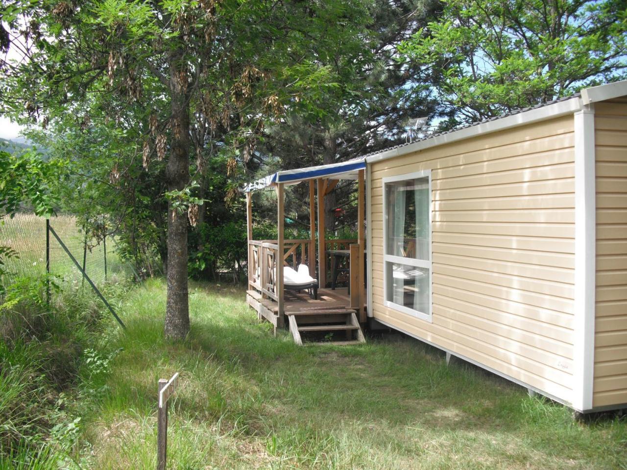 埃姆布能 Camping Les Grillons酒店 外观 照片